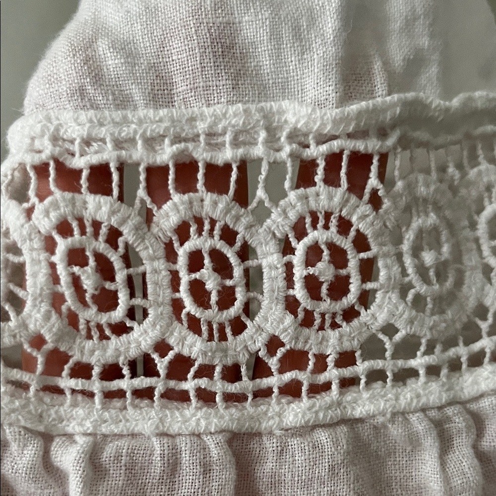 Elegant White Lace Detail dress - Picture 3 of 8